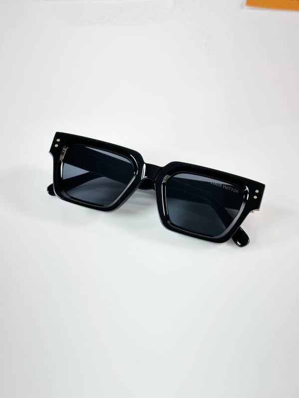 LV 8263 Black