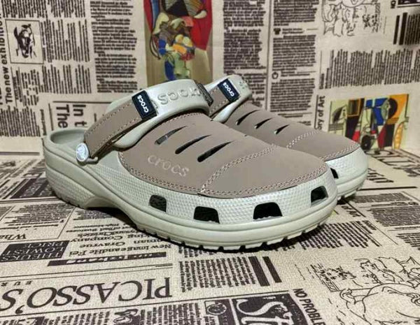 Crocs Yukon Vista Light Grey Clogs