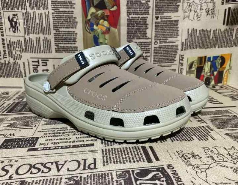 Crocs Yukon Vista Light Grey Clogs