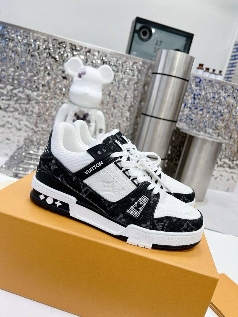 Louis VUITTON TRAINER BLACK WHITE