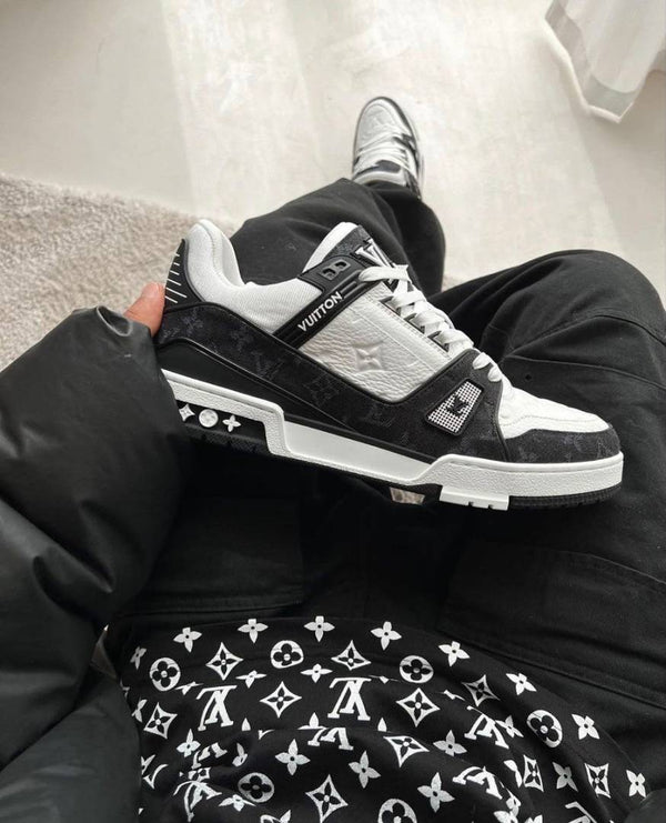 Louis VUITTON TRAINER BLACK WHITE
