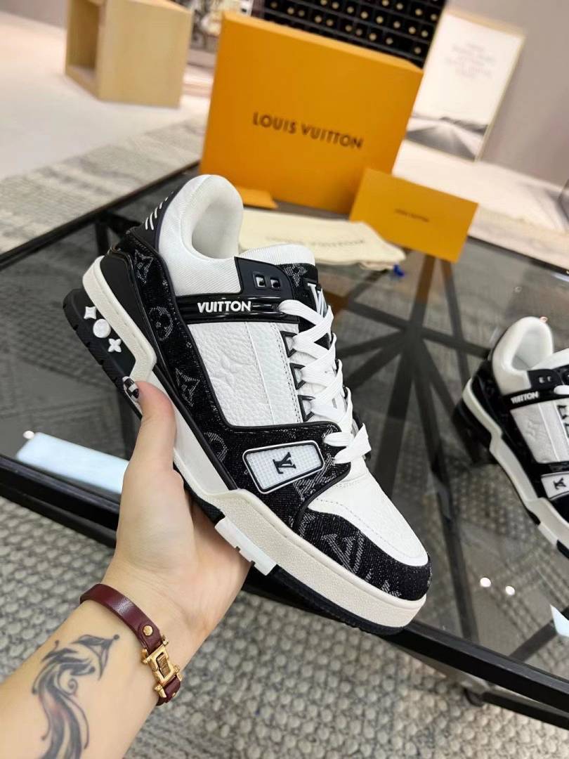 Louis VUITTON TRAINER BLACK WHITE
