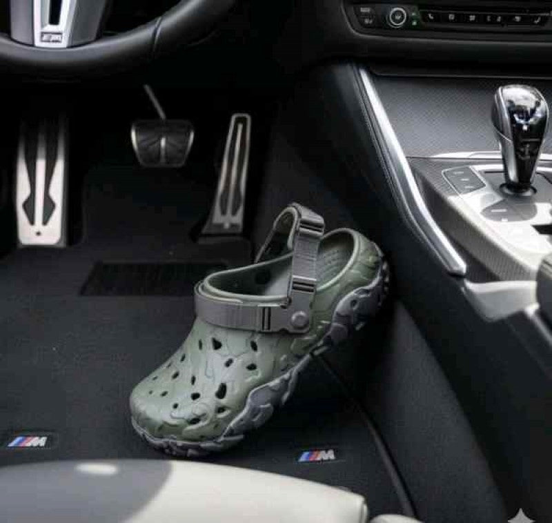 Crocs all terrain atlas army green clogs