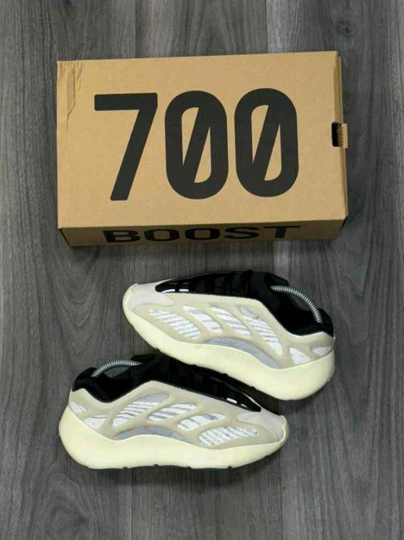 Adiddass. Yeezy 700 V3 Azael