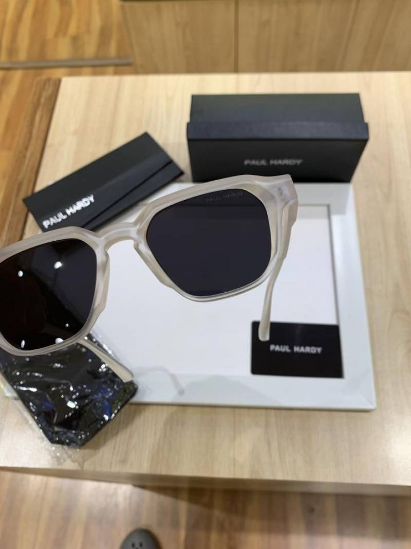 Paul hardy Y05 white black