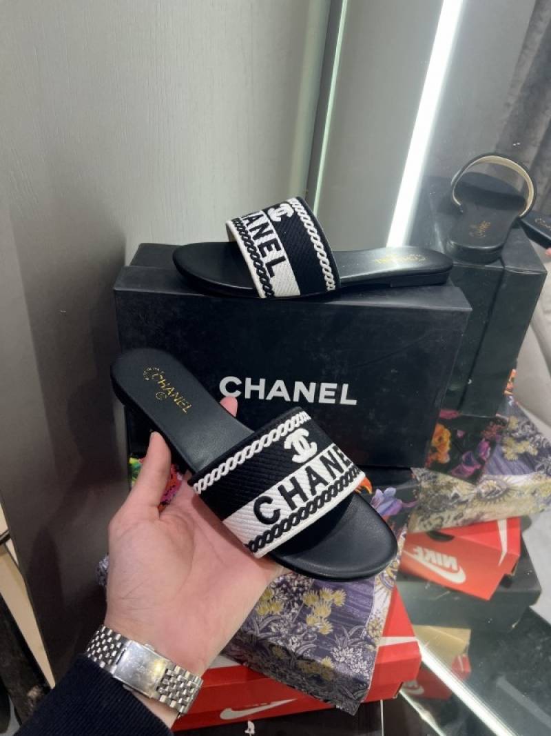 Chanel_Hayden_Classic_Flats_With_OG_Box_&_Dust_Bag_(Black-1071)