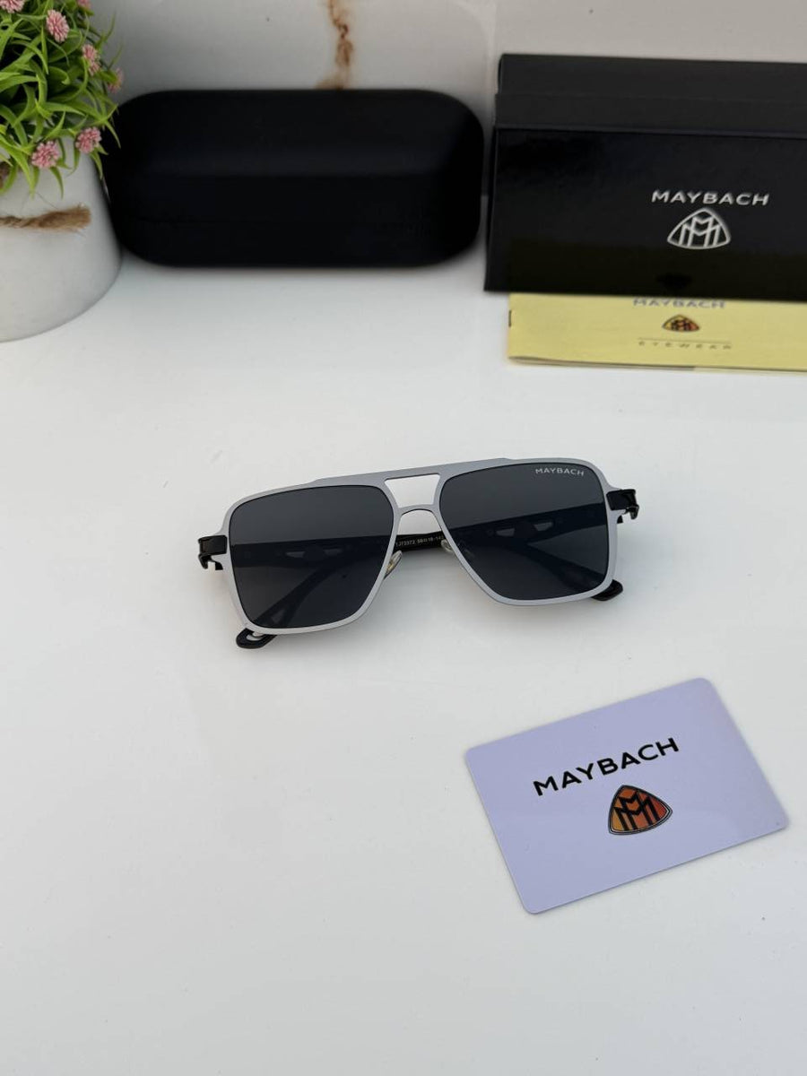 Maybach_72372_silver_black