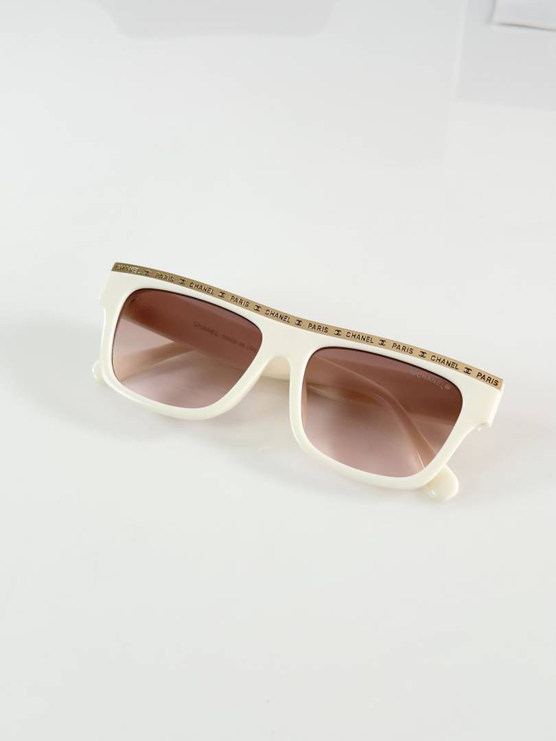 Chanel_WMNS_8318_Cream_Brown