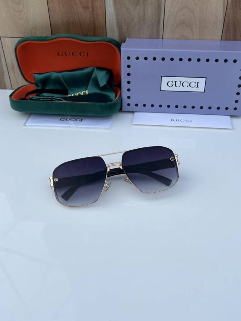 Gucci_1596_gold_black_shaded