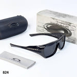 Oakley 824 black