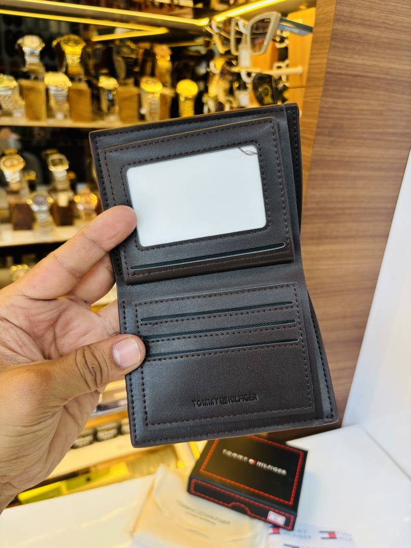 101 TOMMY HILFIGAR PREMIUM QUALITY WALLET