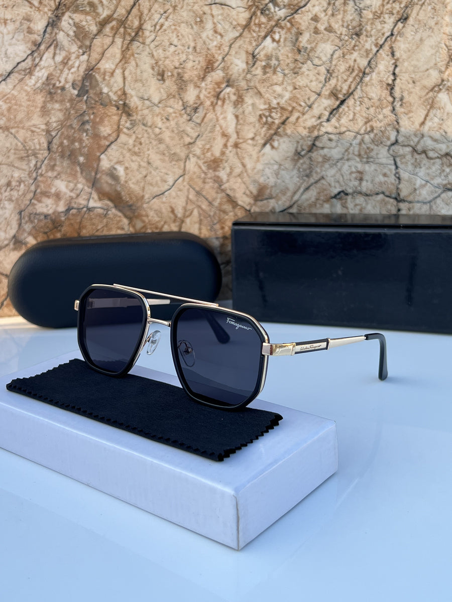 Ferragamo_294_gold_black