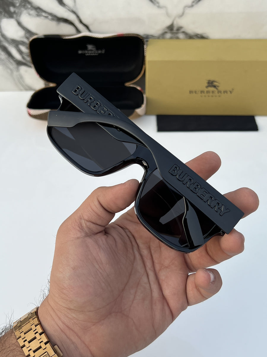 Burberry_69019_full_black
