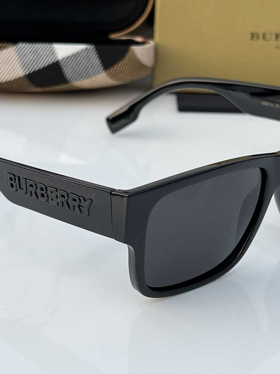 Burberry_69019_full_black