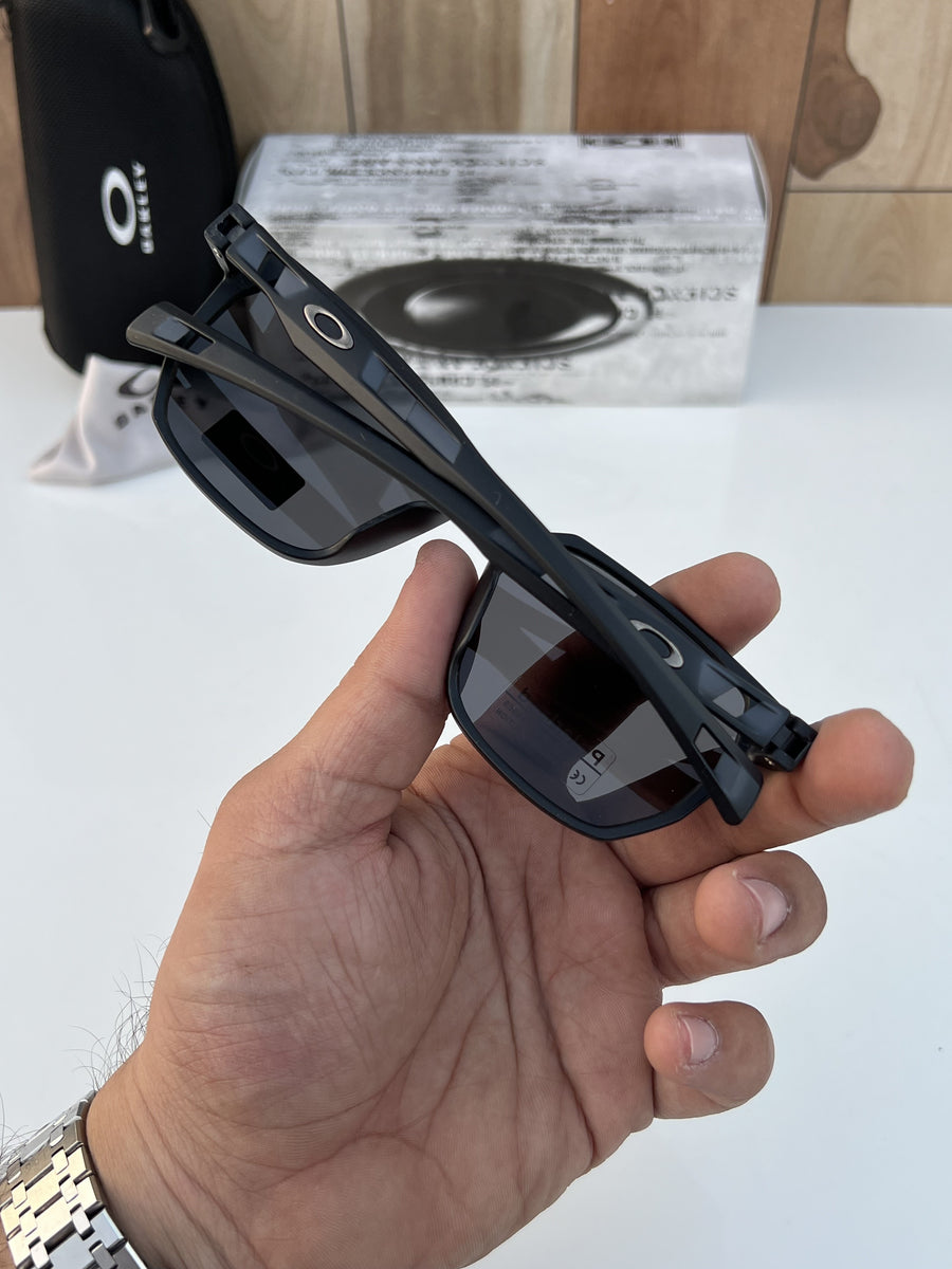 Oakley_3385_black