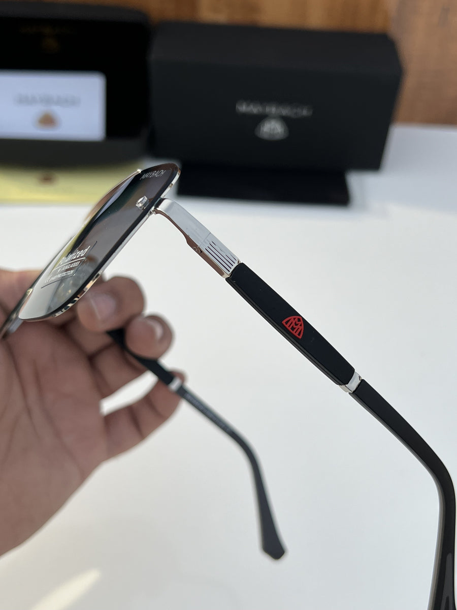 Maybach_22398_silver_blue