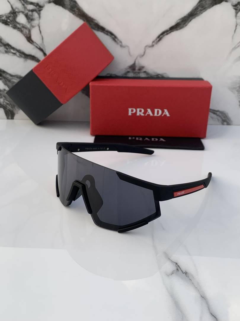 Prada_23053_full_black