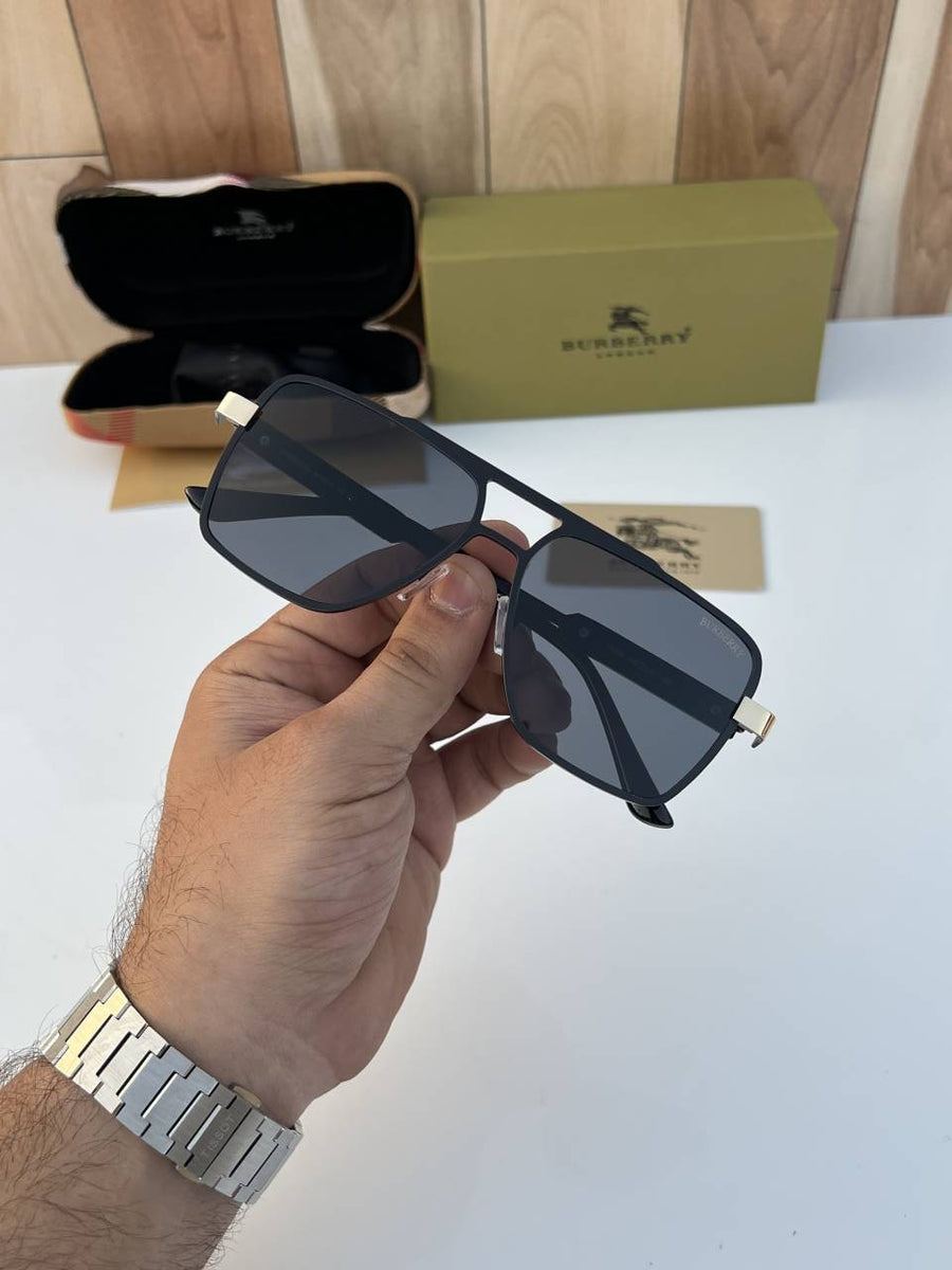 Burberry_7939_black_gold