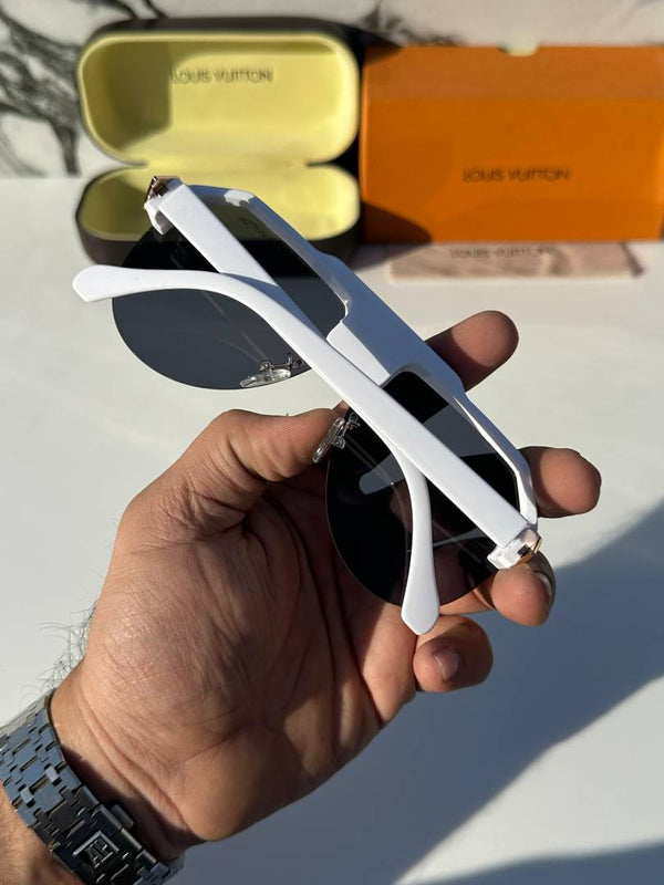 Louis Vuitton_98143_white_black