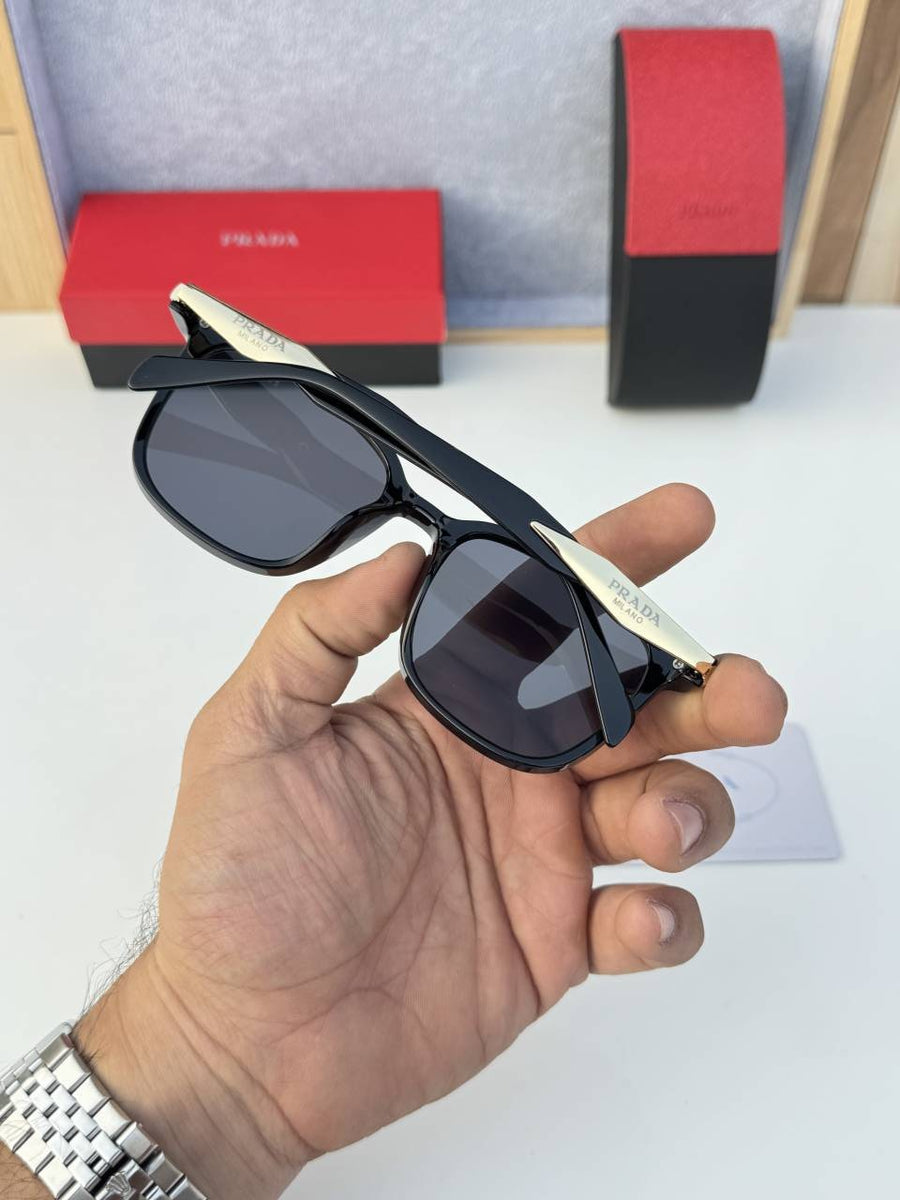 Prada_8008_black_gold