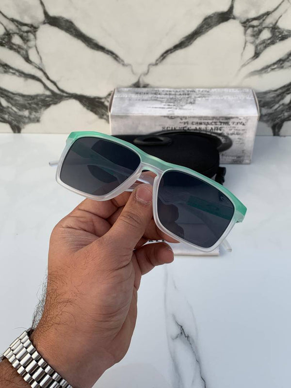 Oakley_83116_green