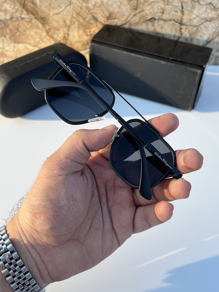 Ferragamo_294_full_black