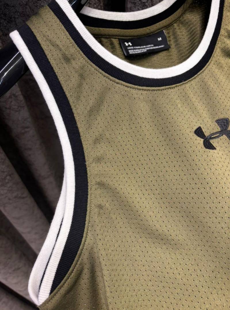 Under xARMOUR IMPORTED STORE ARTICLE SANDO DARK