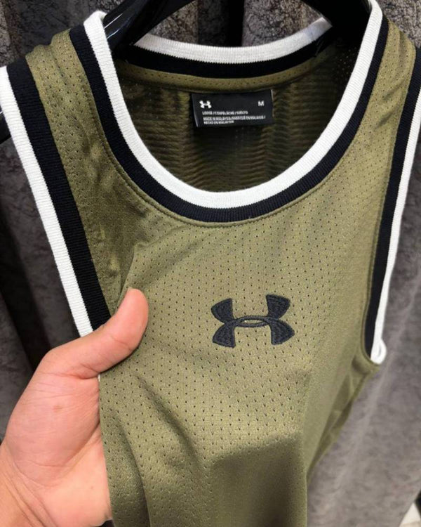 Under xARMOUR IMPORTED STORE ARTICLE SANDO DARK
