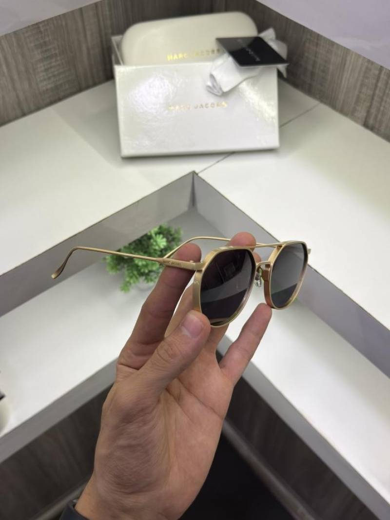 Marc Jacobs Gold Black 1300