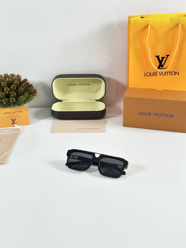 Luis 121 Gold Black