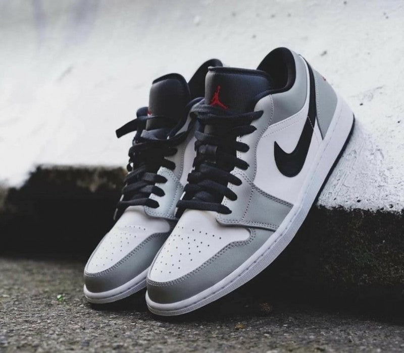 Nike Air Jordan Retro 1 Low Light Smoke Grey Women s 572