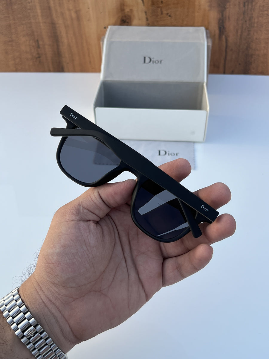 Dior_146_matt_black