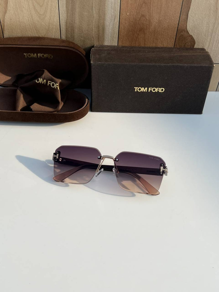 Tom forr_18300_black_wine