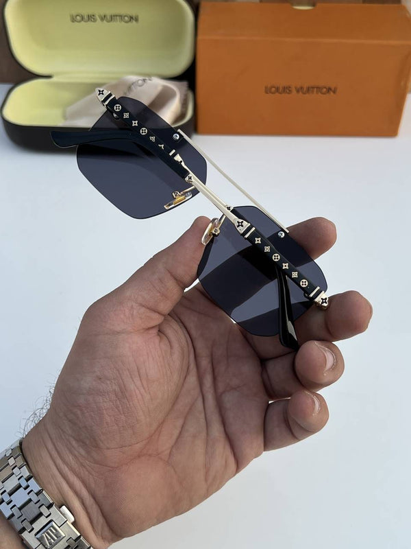 Louis Vuitton_3152_gold_black