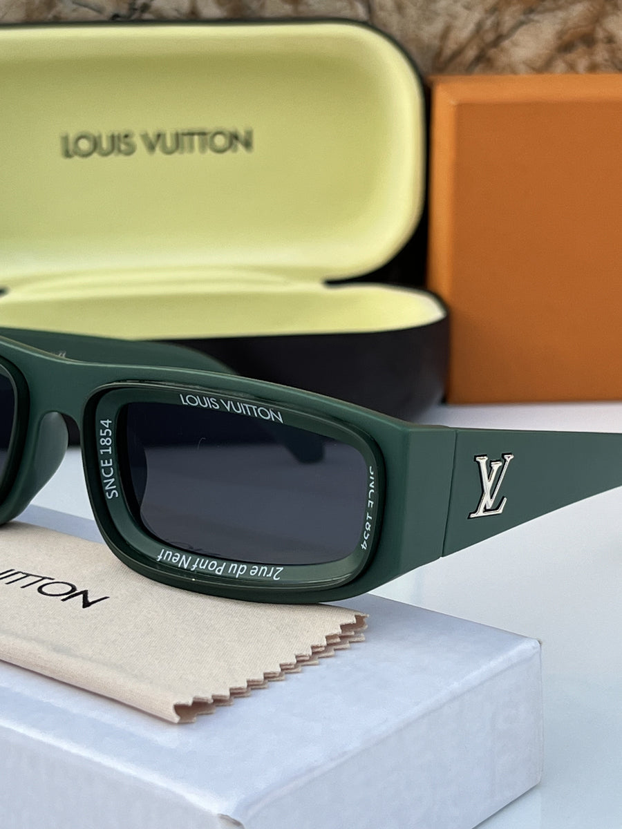 Louis Vuitton_6190_green