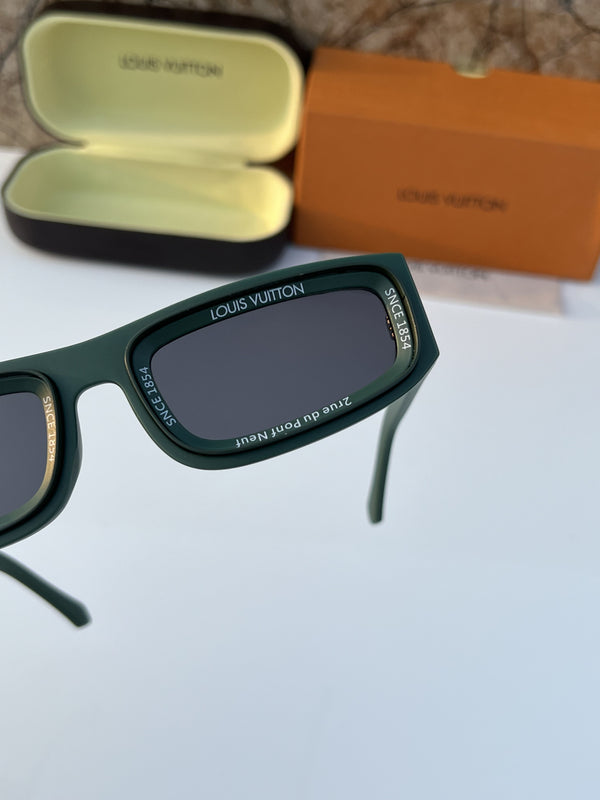 Louis Vuitton_6190_green