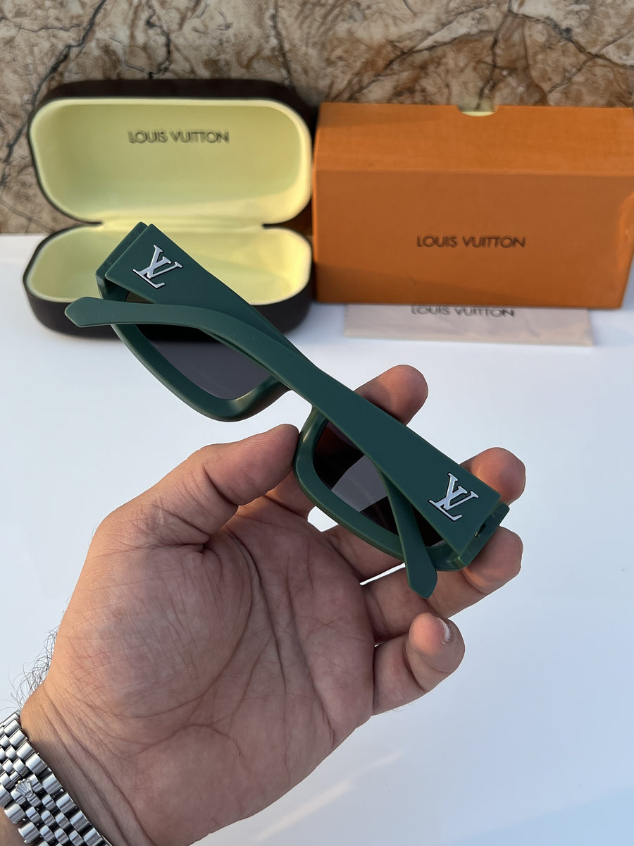 Louis Vuitton_6190_green