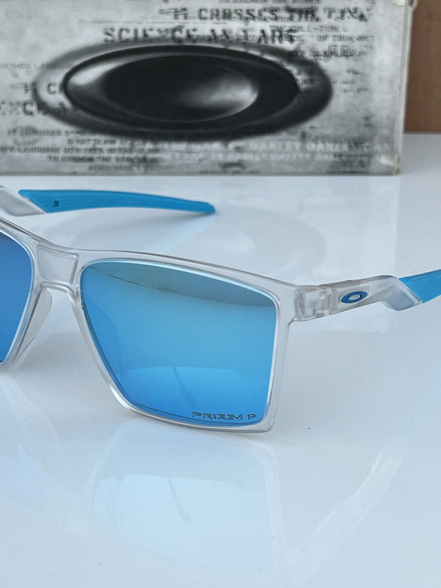 Oakley_4938_white_aqua