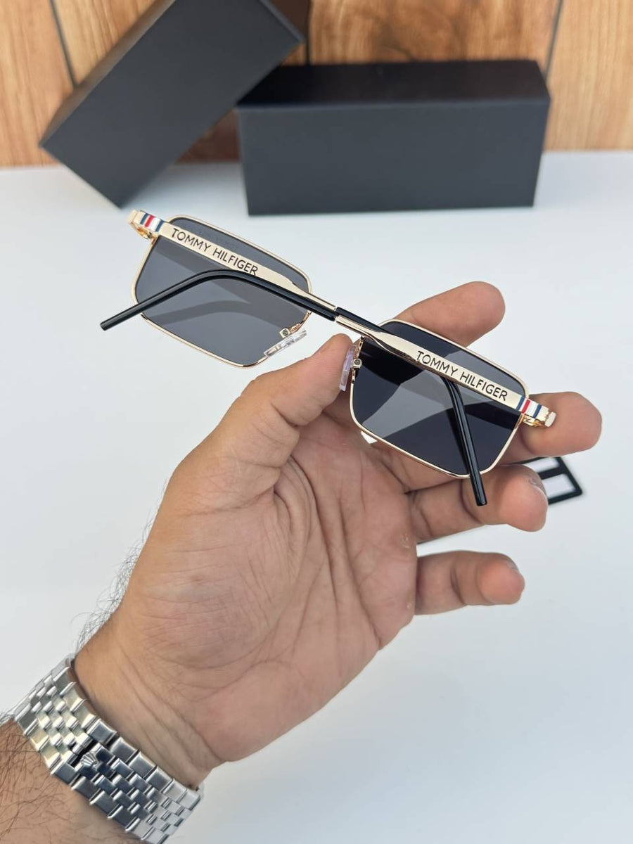 Tommy1452_goldblack