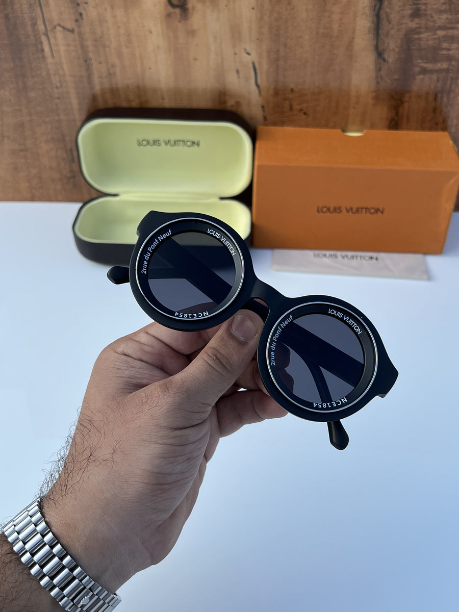 Louis Vuitton_98205_full_black