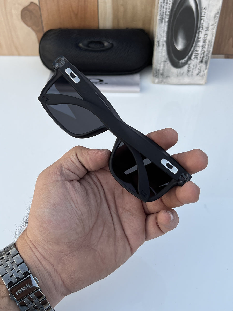 Oakley_3338_black_silver