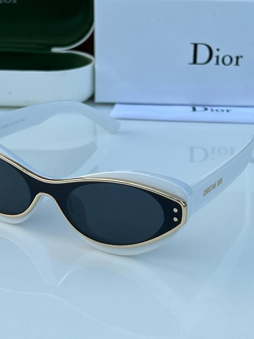 Dior_71558_white