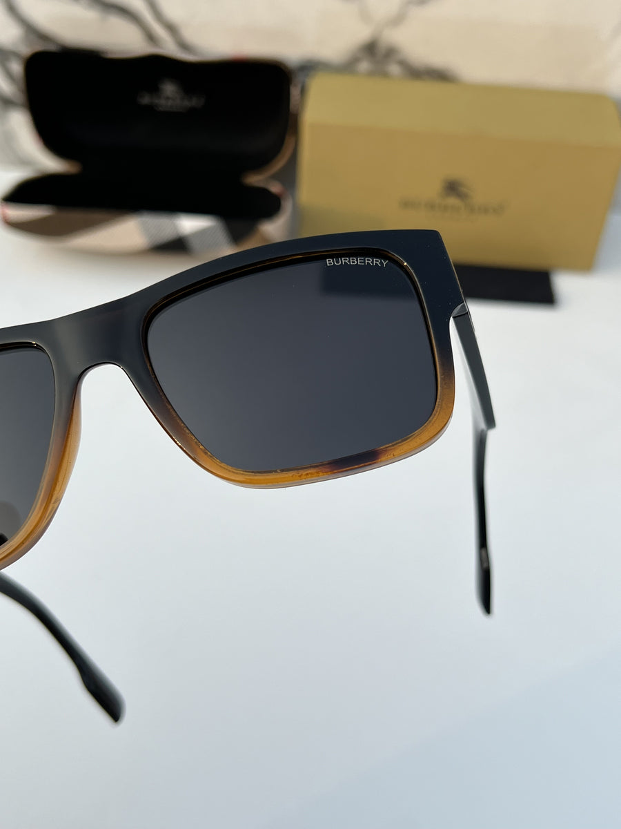 Burberry_69019_black_tiger