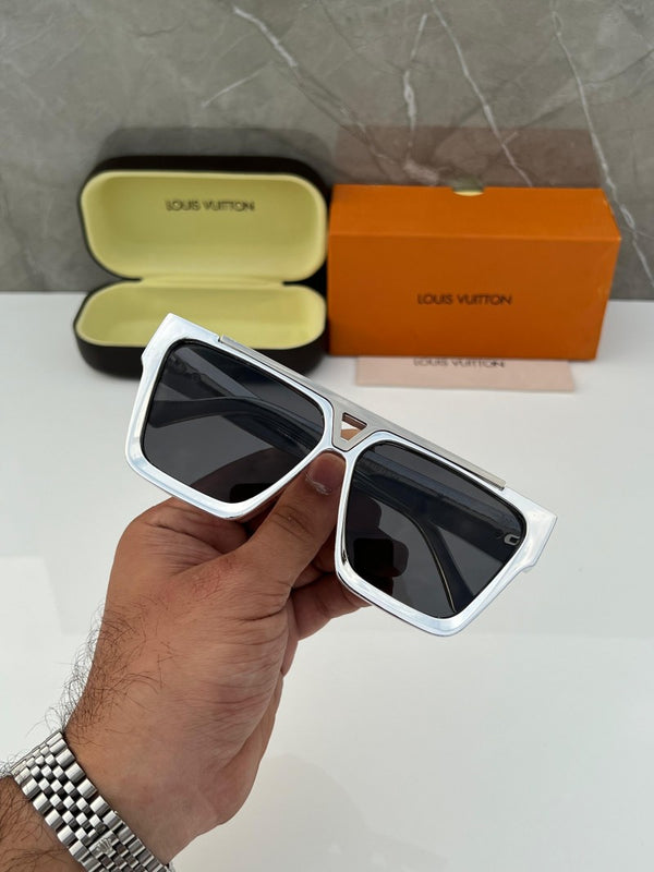 Louis Vuitton_1502_chrome_black