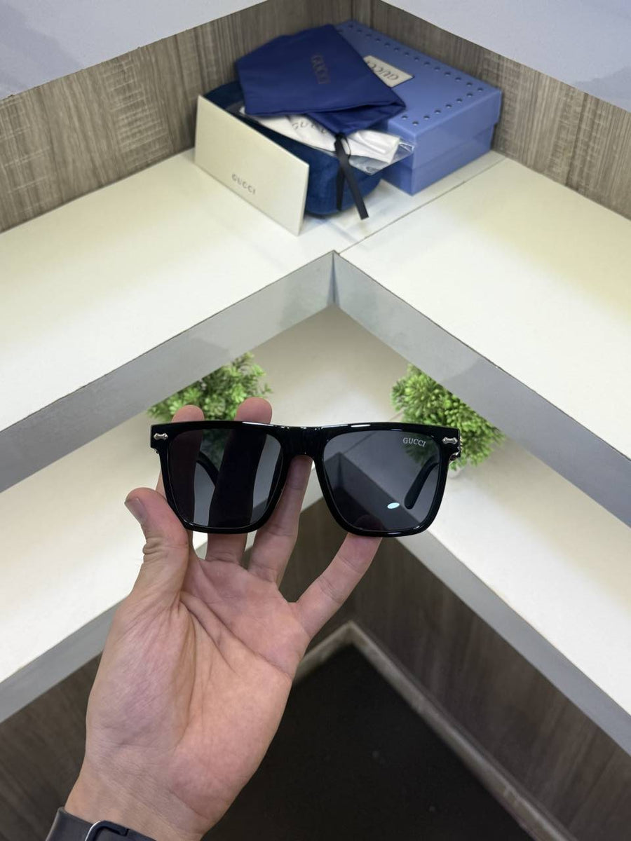 Gucci 1390 Glossy black