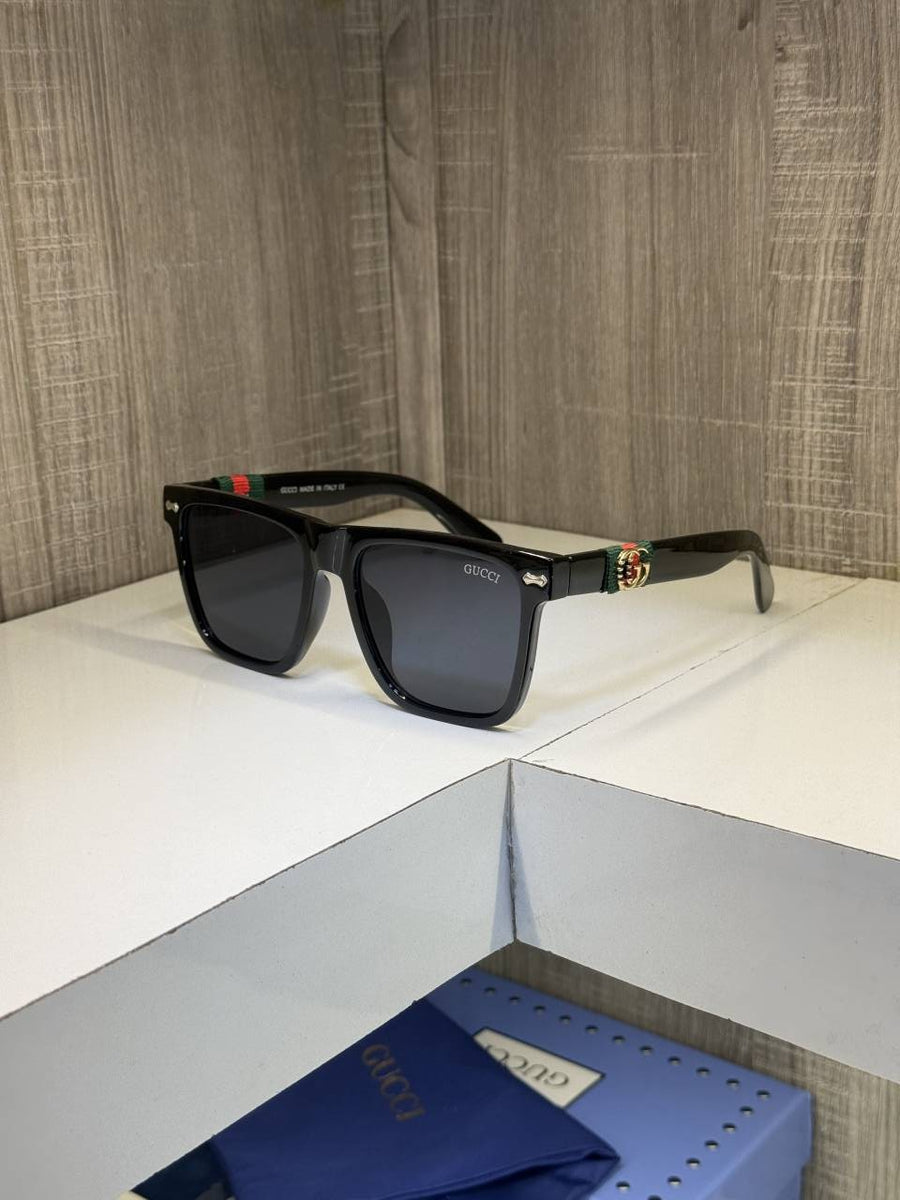 Gucci 1390 Glossy black