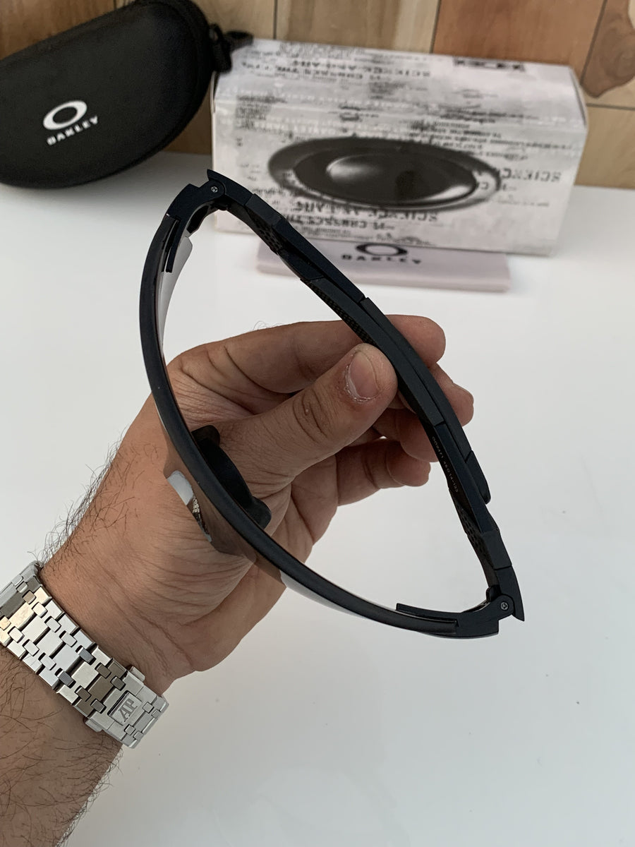 Oakley_9471_silver