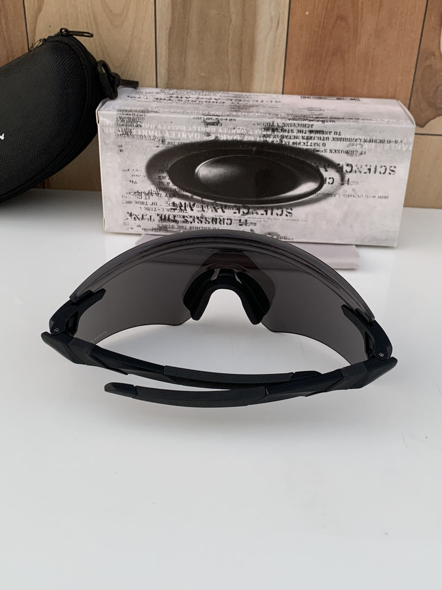 Oakley_9471_silver