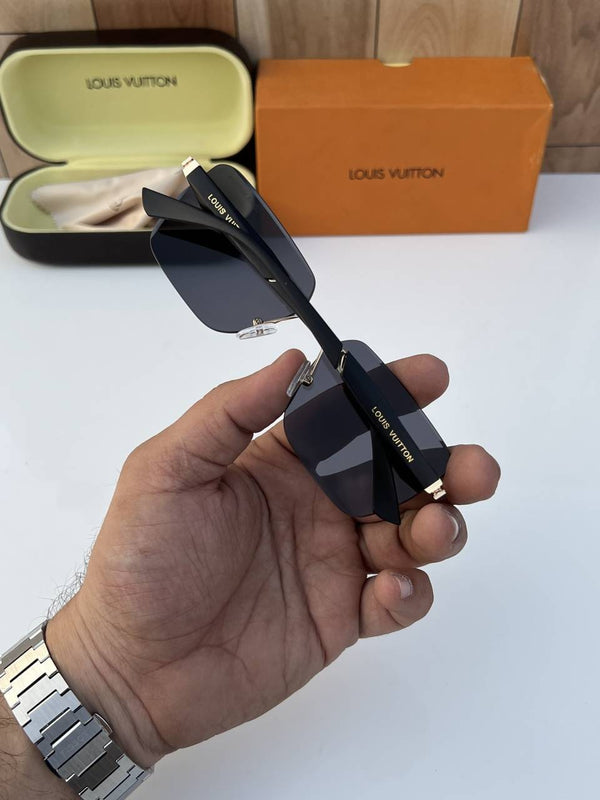 Louis Vuitton_5713_gold_black