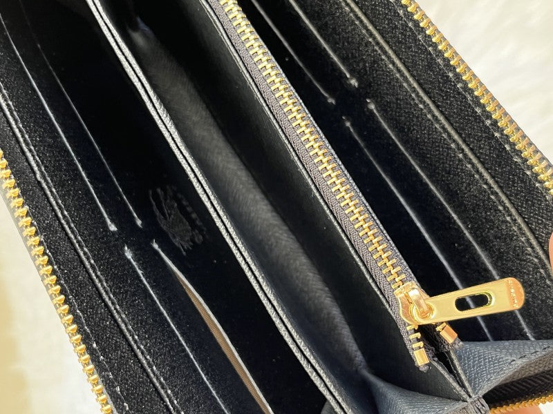 Burberry_34_Zippy_Wallet_With_OriginalBox